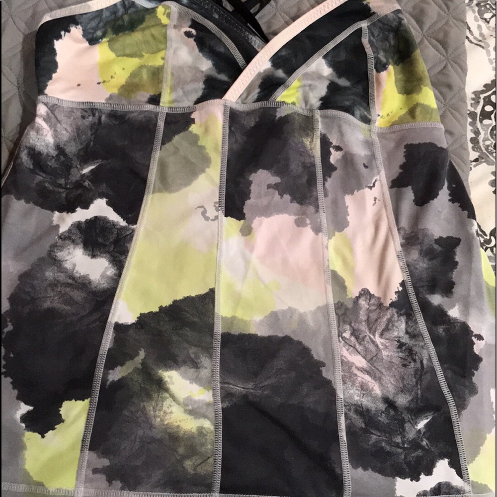 Lululemon top